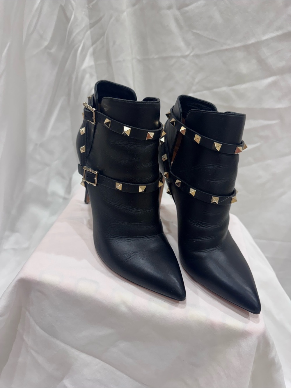 Valentino Garavani Rockstud Black Leather Ankle Boots 38 Gold Studs